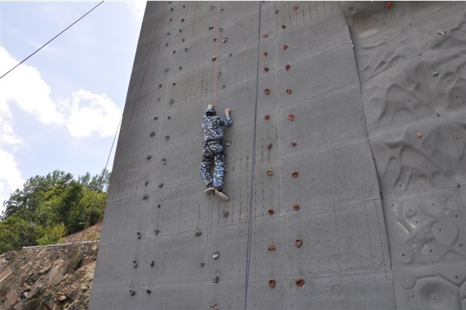 拓展 攀岩1.jpg