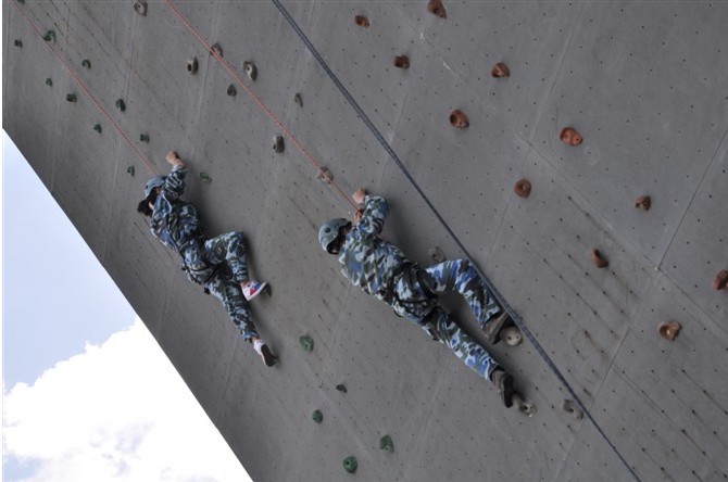 拓展 攀岩4.jpg