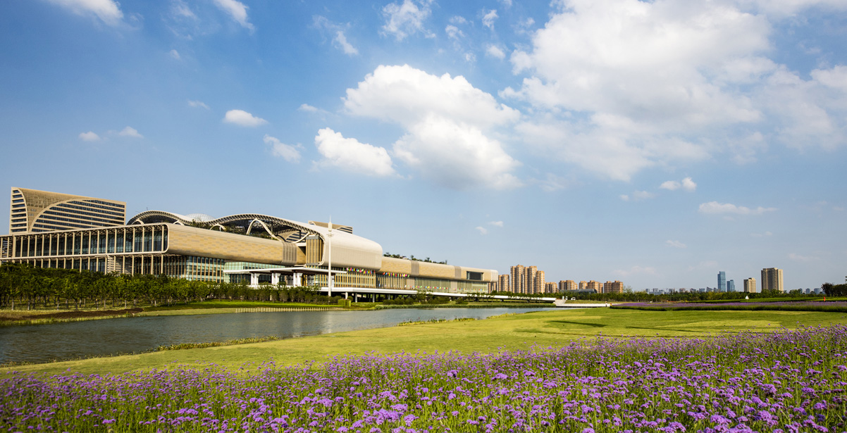 美女被吸乳羞羞白丝69xx