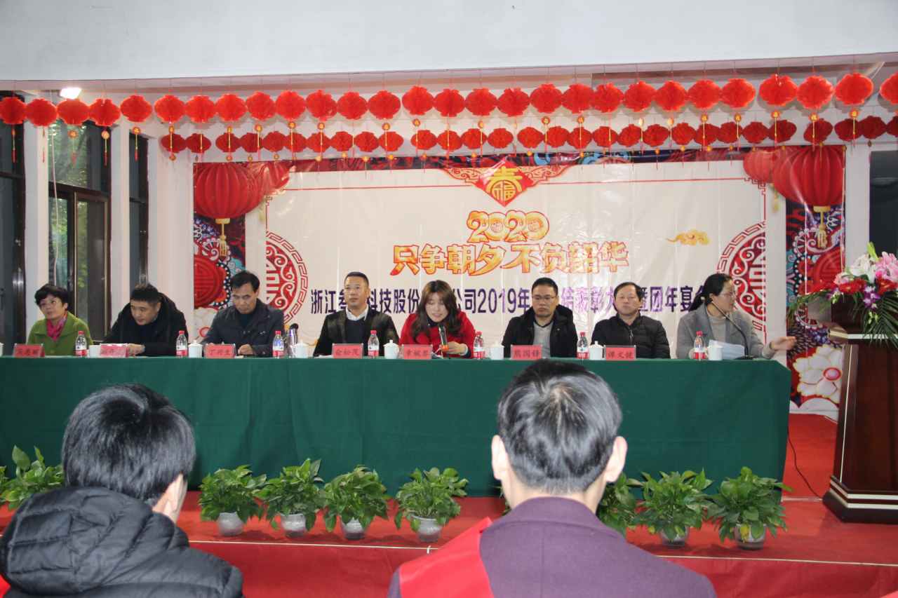 美女被吸乳羞羞白丝69xx