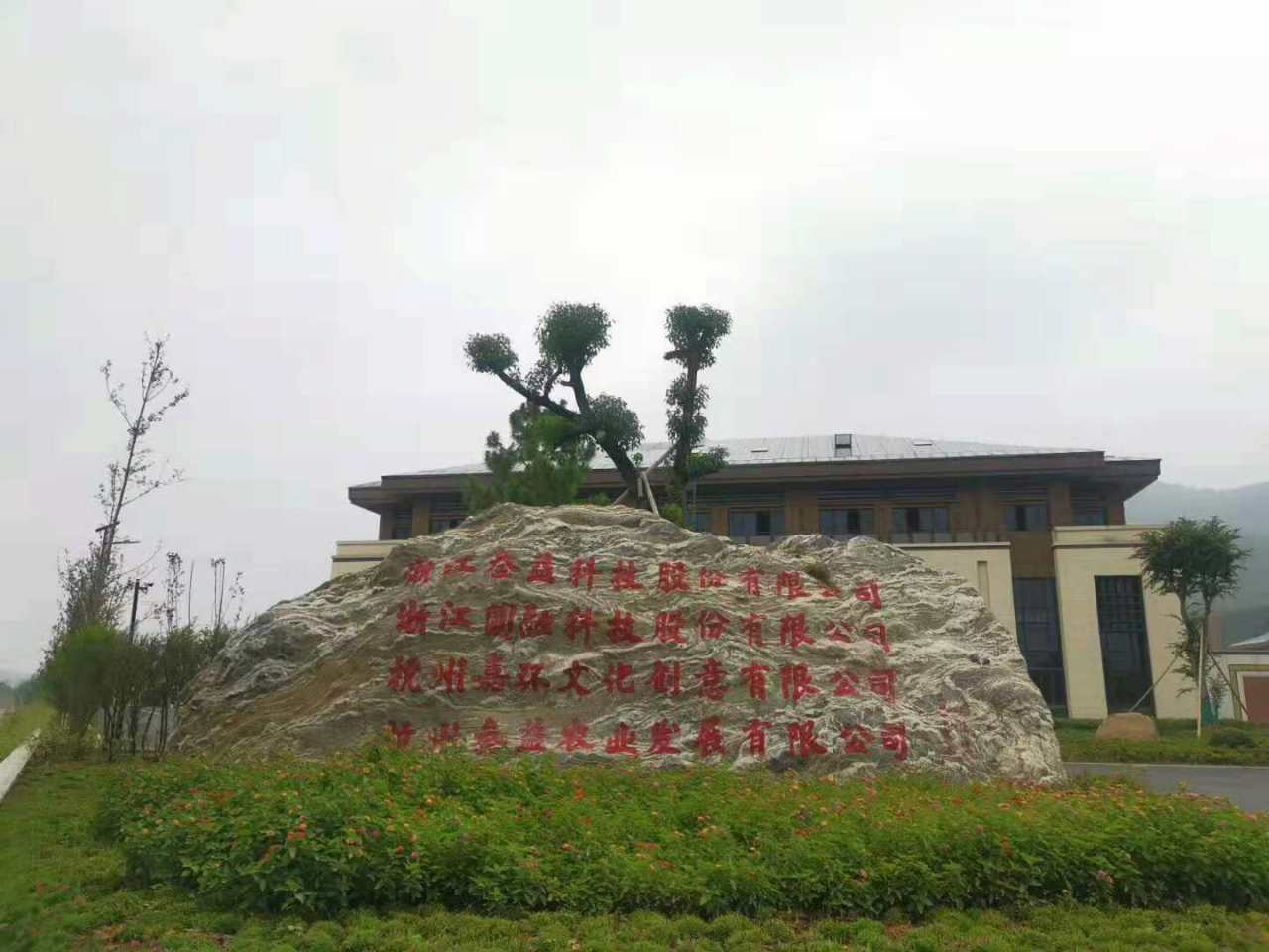 美女被吸乳羞羞白丝69xx