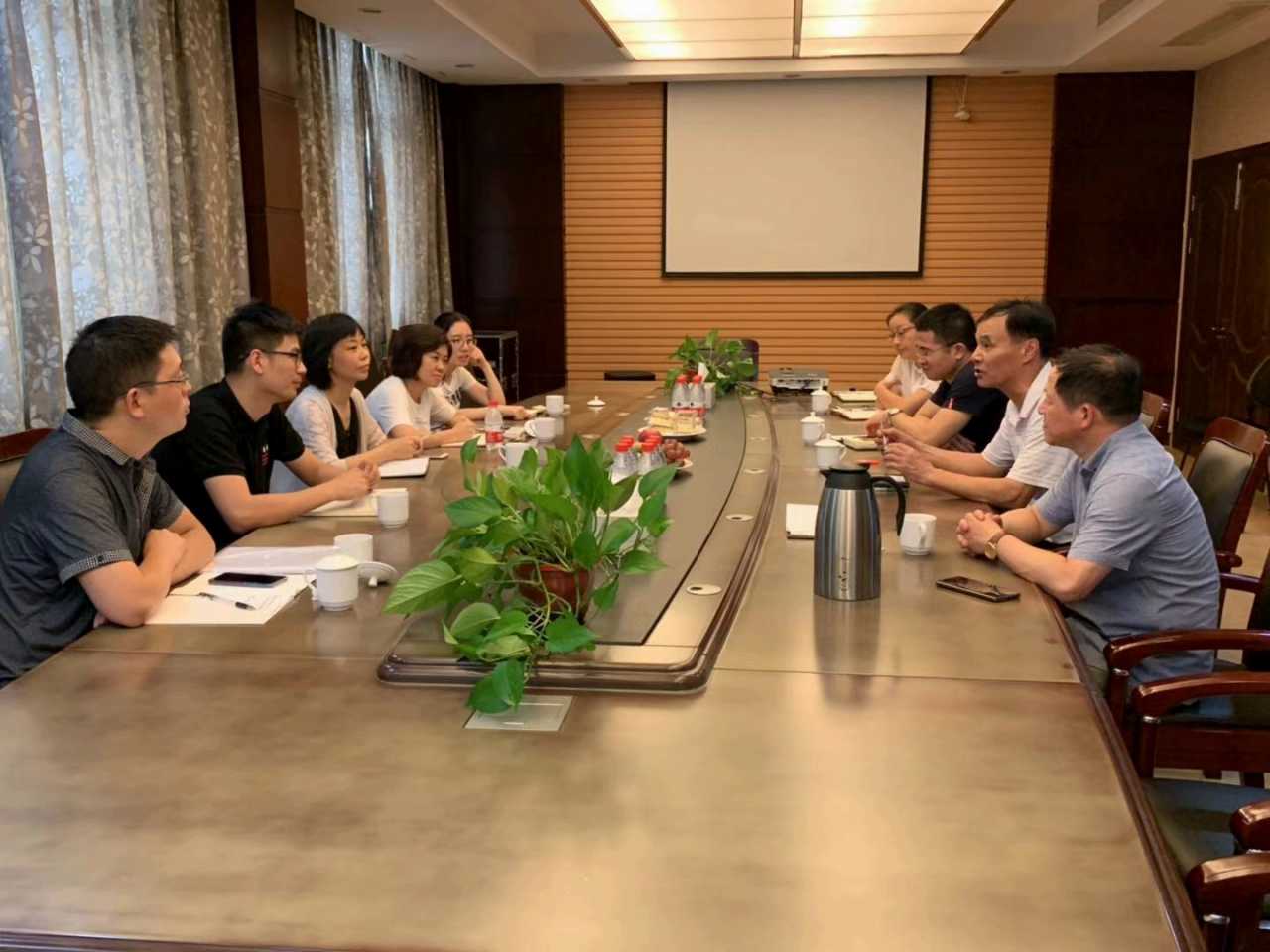 美女被吸乳羞羞白丝69xx