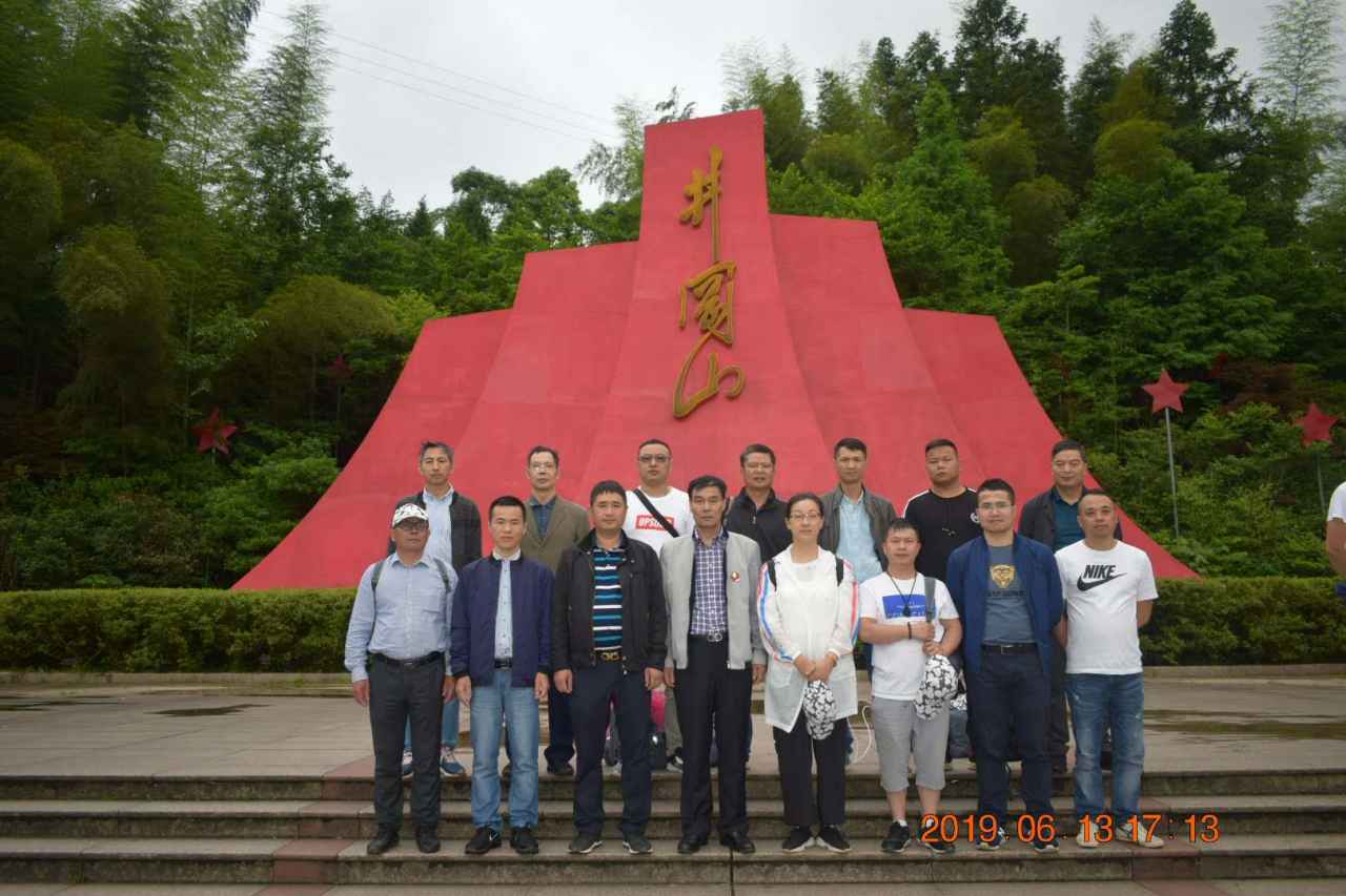 美女被吸乳羞羞白丝69xx