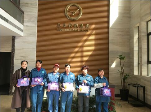 美女被吸乳羞羞白丝69xx