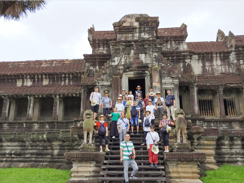 美女被吸乳羞羞白丝69xx