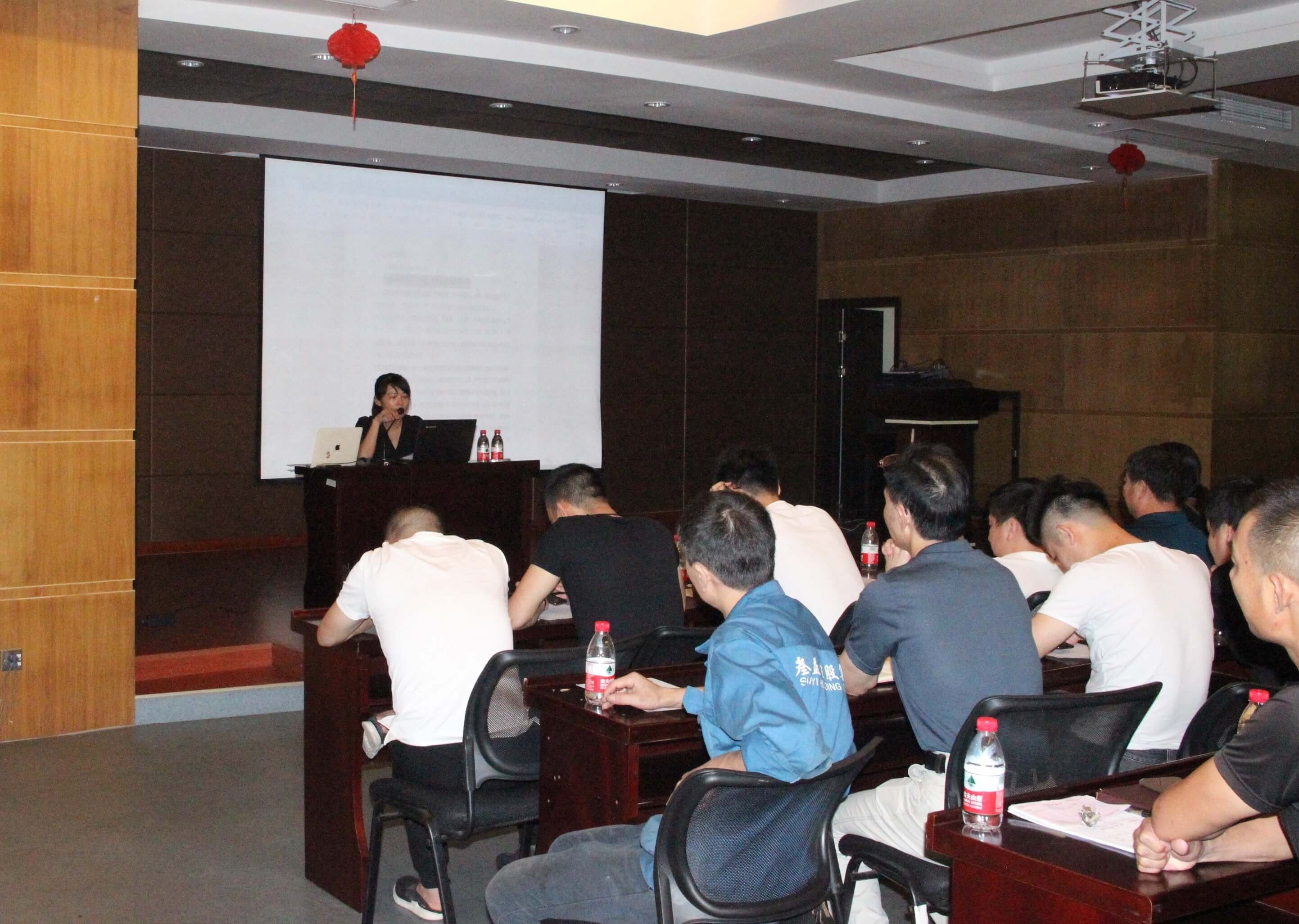 美女被吸乳羞羞白丝69xx