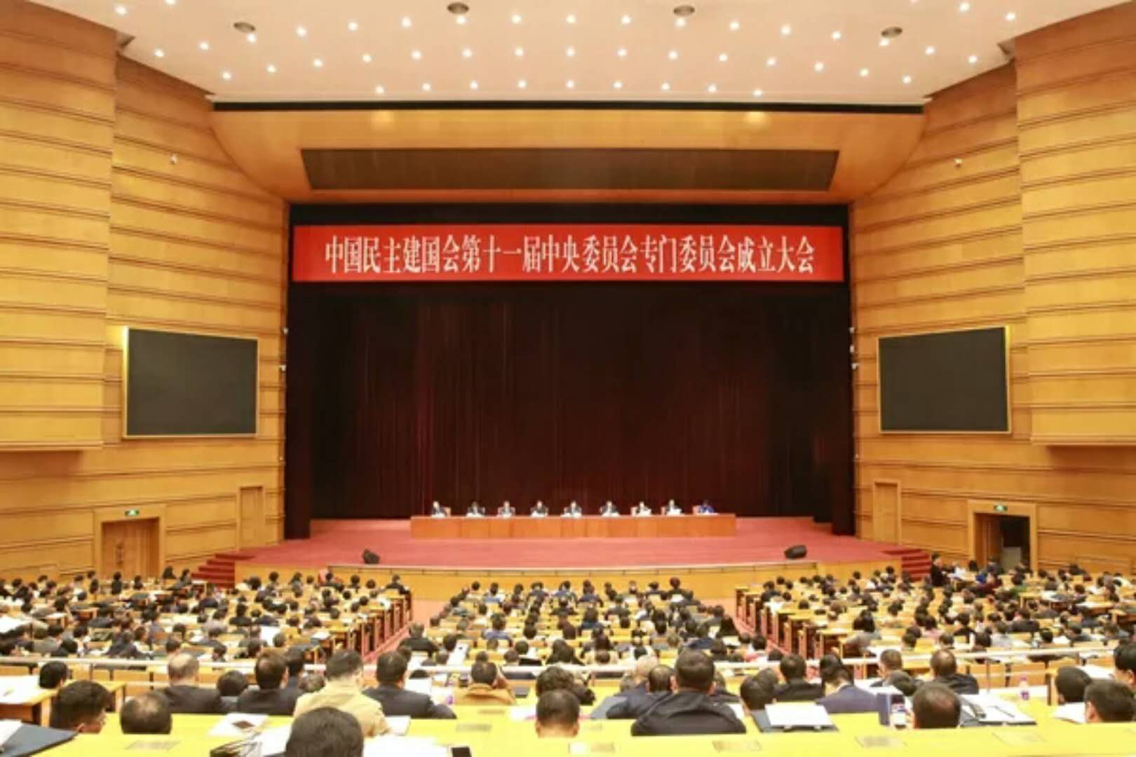 美女被吸乳羞羞白丝69xx