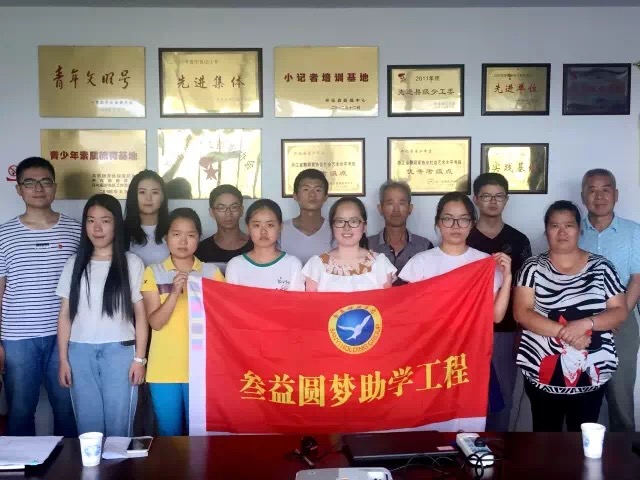 美女被吸乳羞羞白丝69xx