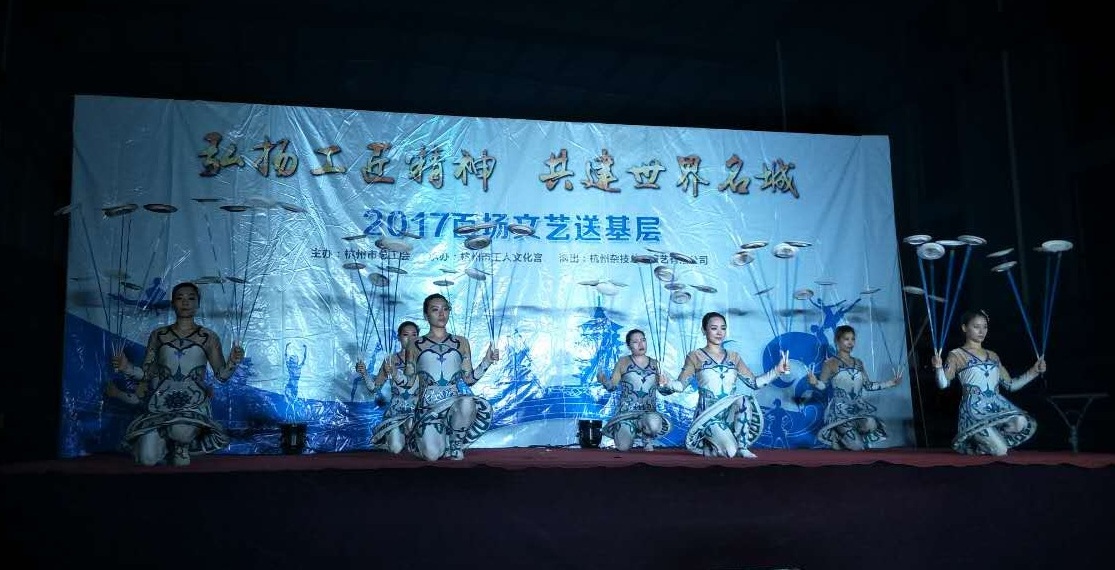 美女被吸乳羞羞白丝69xx