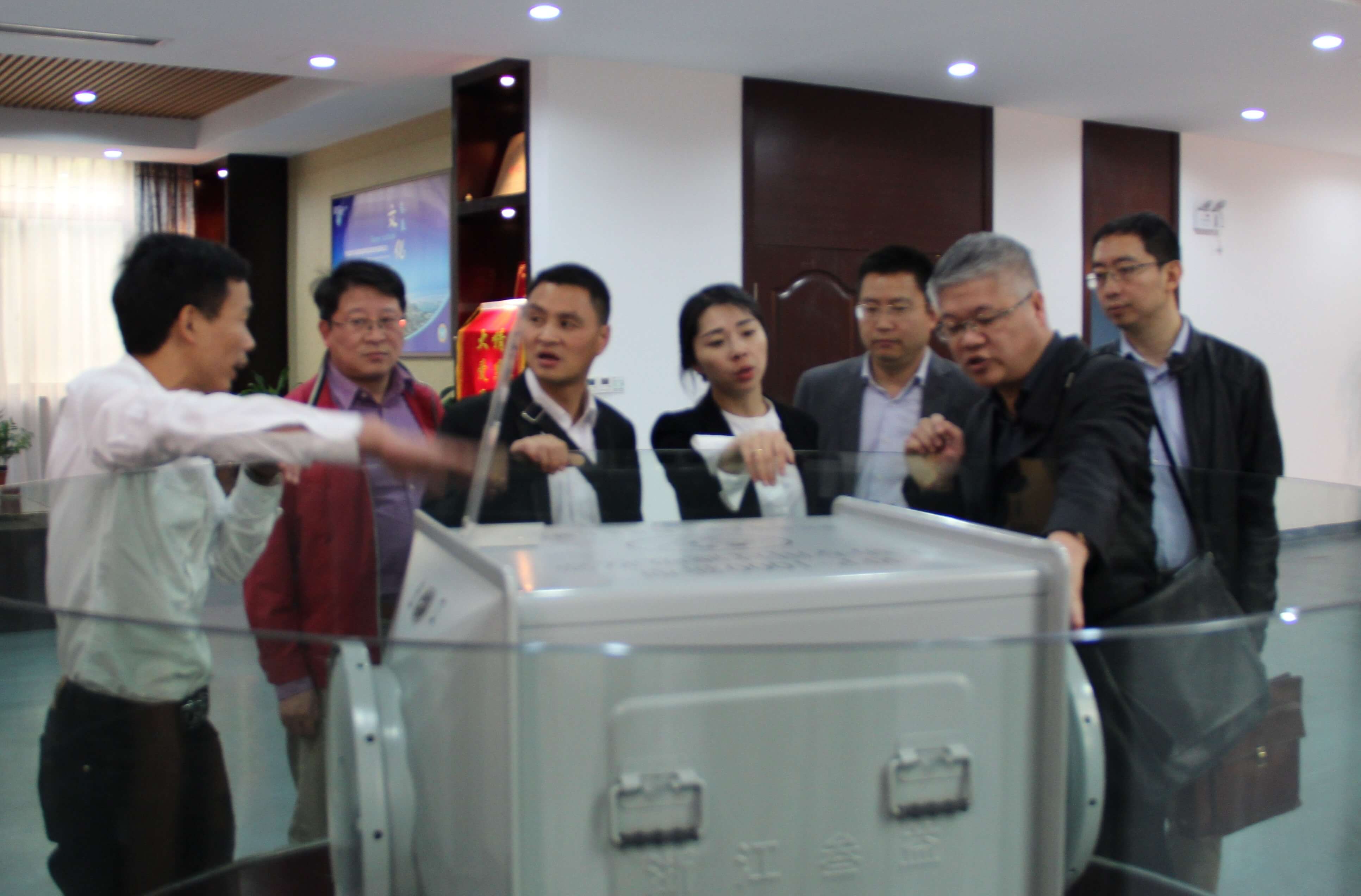 美女被吸乳羞羞白丝69xx