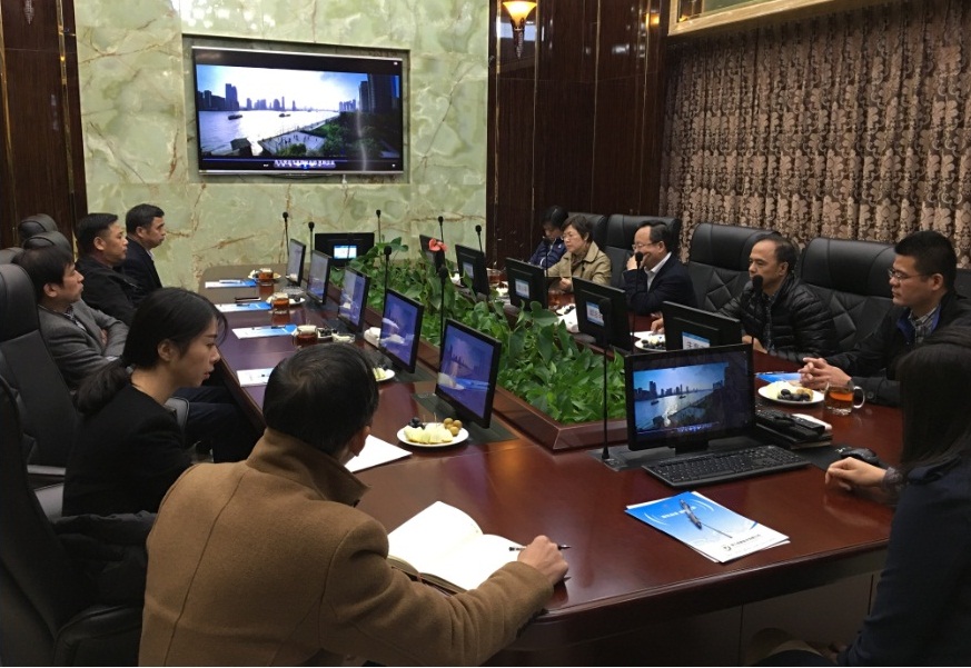 美女被吸乳羞羞白丝69xx