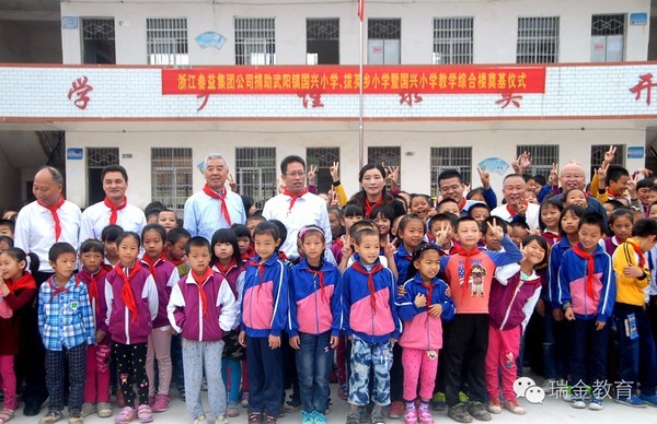 美女被吸乳羞羞白丝69xx