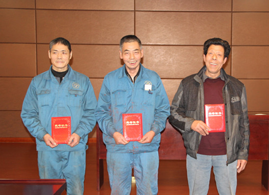 美女被吸乳羞羞白丝69xx