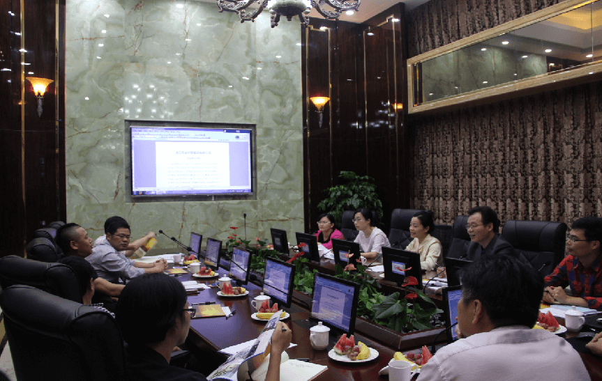 美女被吸乳羞羞白丝69xx