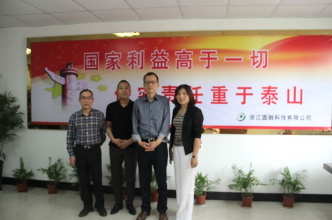 美女被吸乳羞羞白丝69xx