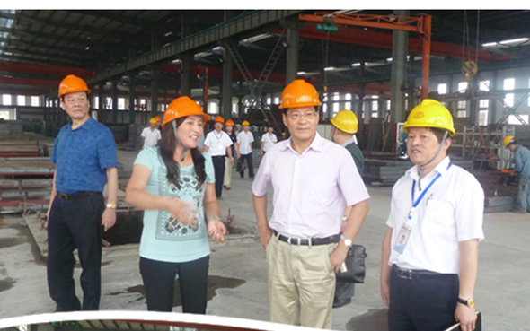 美女被吸乳羞羞白丝69xx