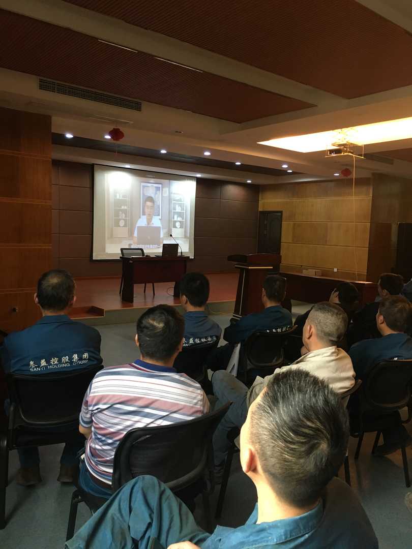 美女被吸乳羞羞白丝69xx