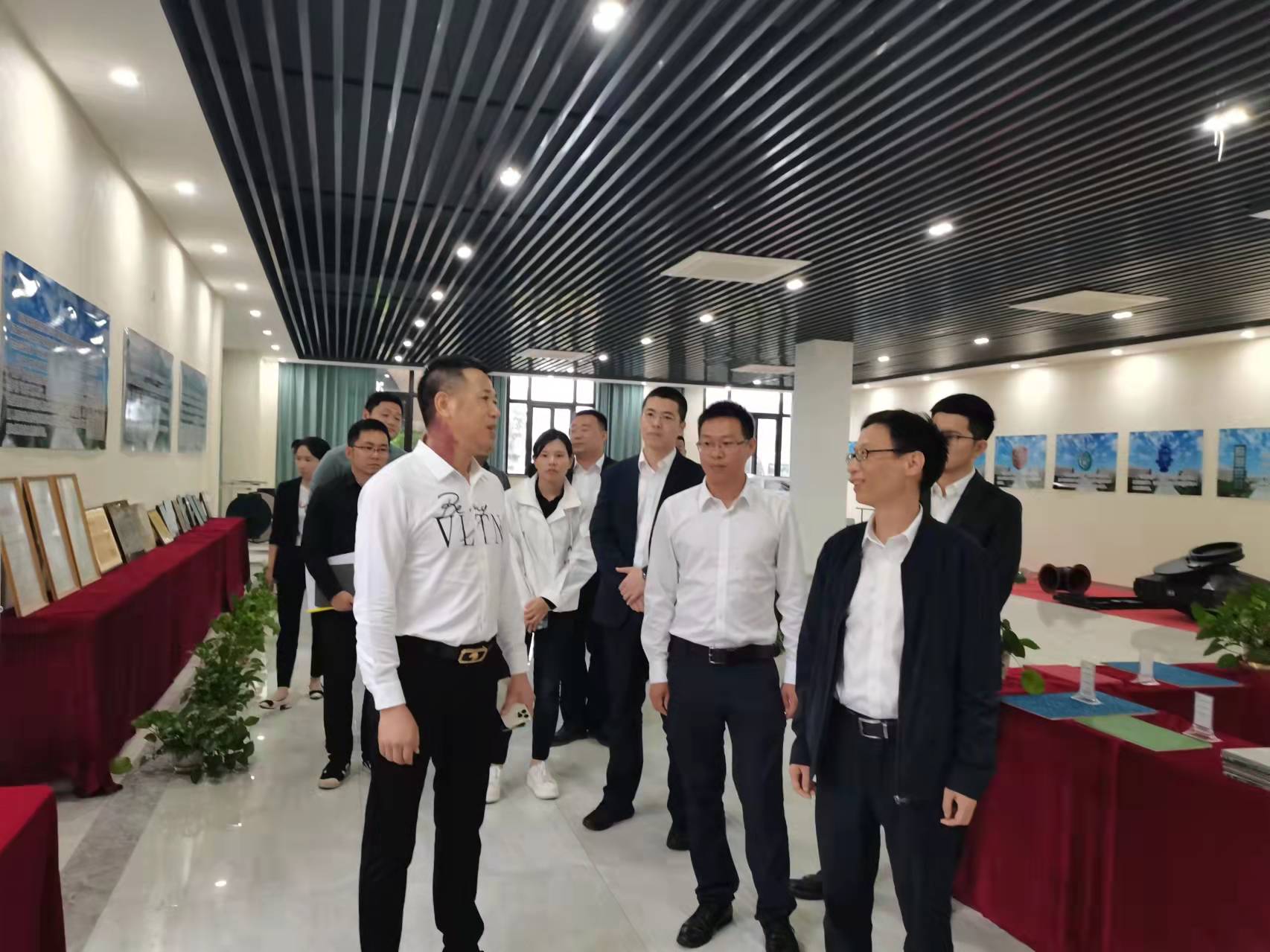 美女被吸乳羞羞白丝69xx