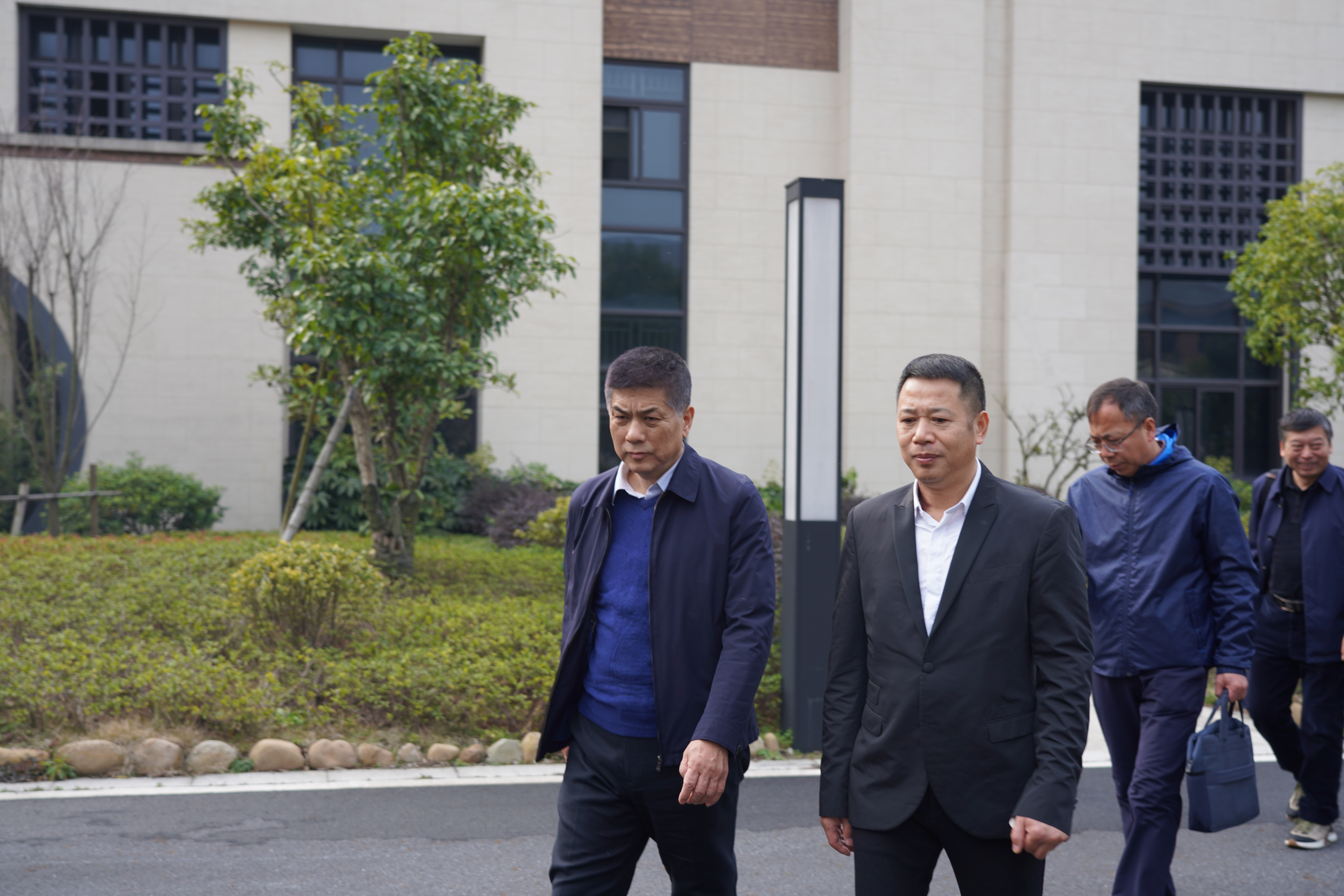 美女被吸乳羞羞白丝69xx