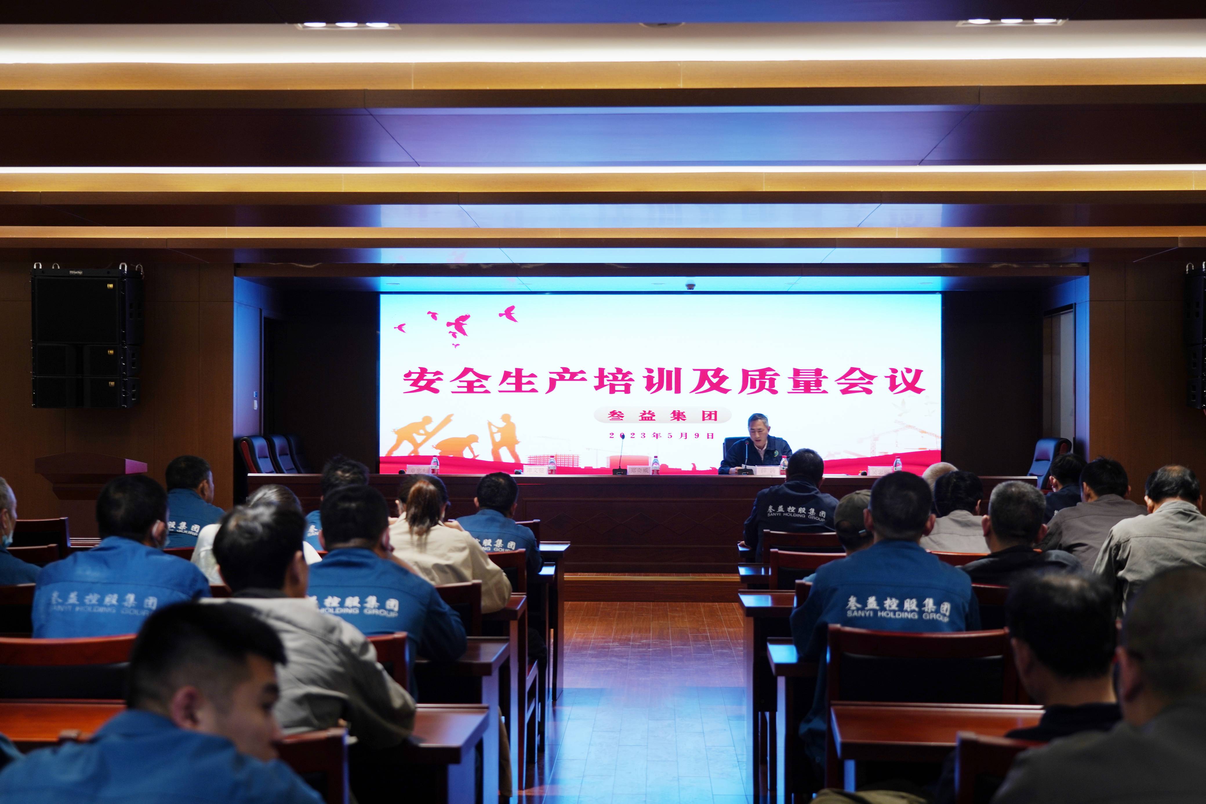 美女被吸乳羞羞白丝69xx