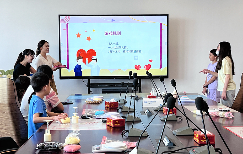 美女被吸乳羞羞白丝69xx