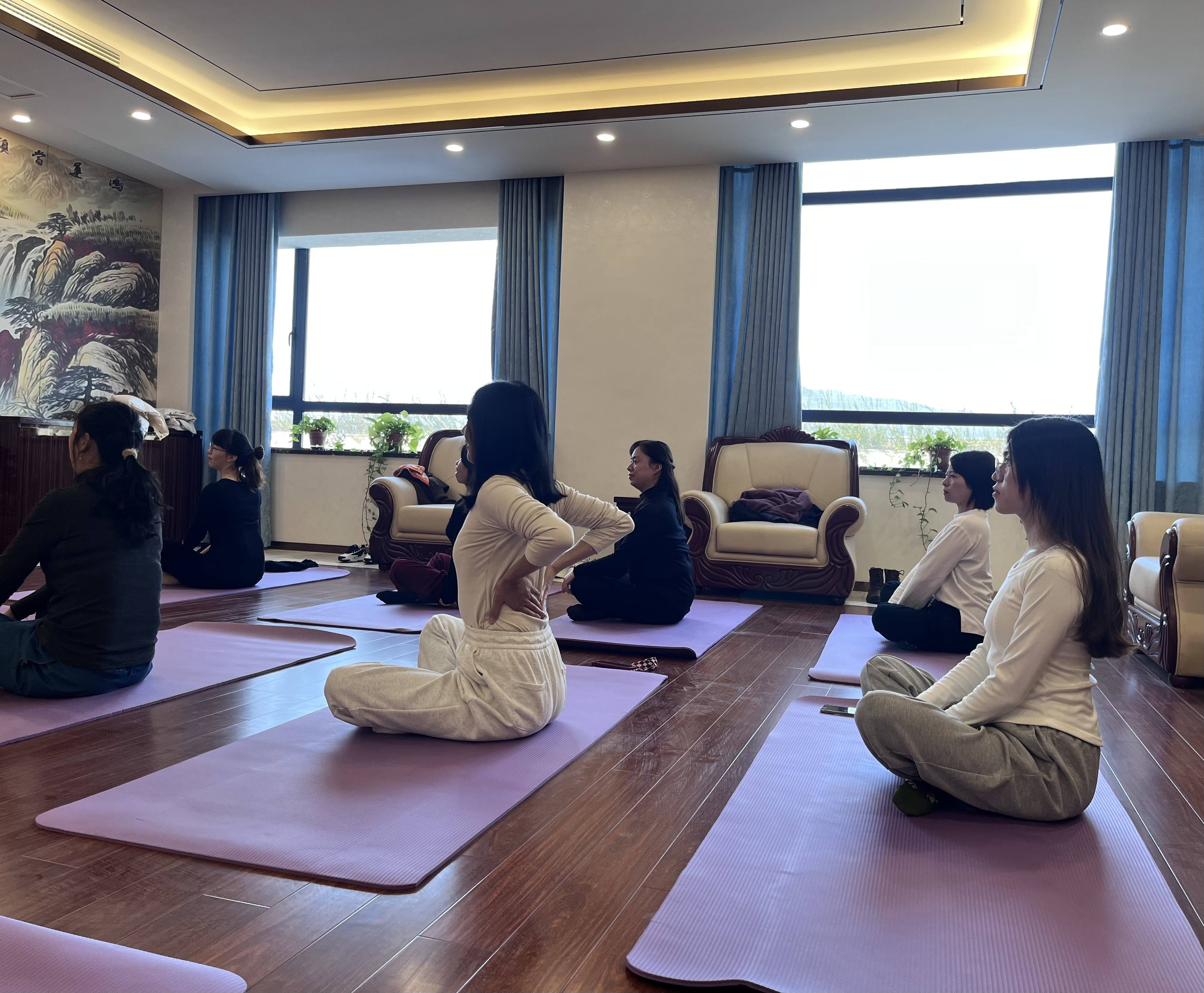 美女被吸乳羞羞白丝69xx