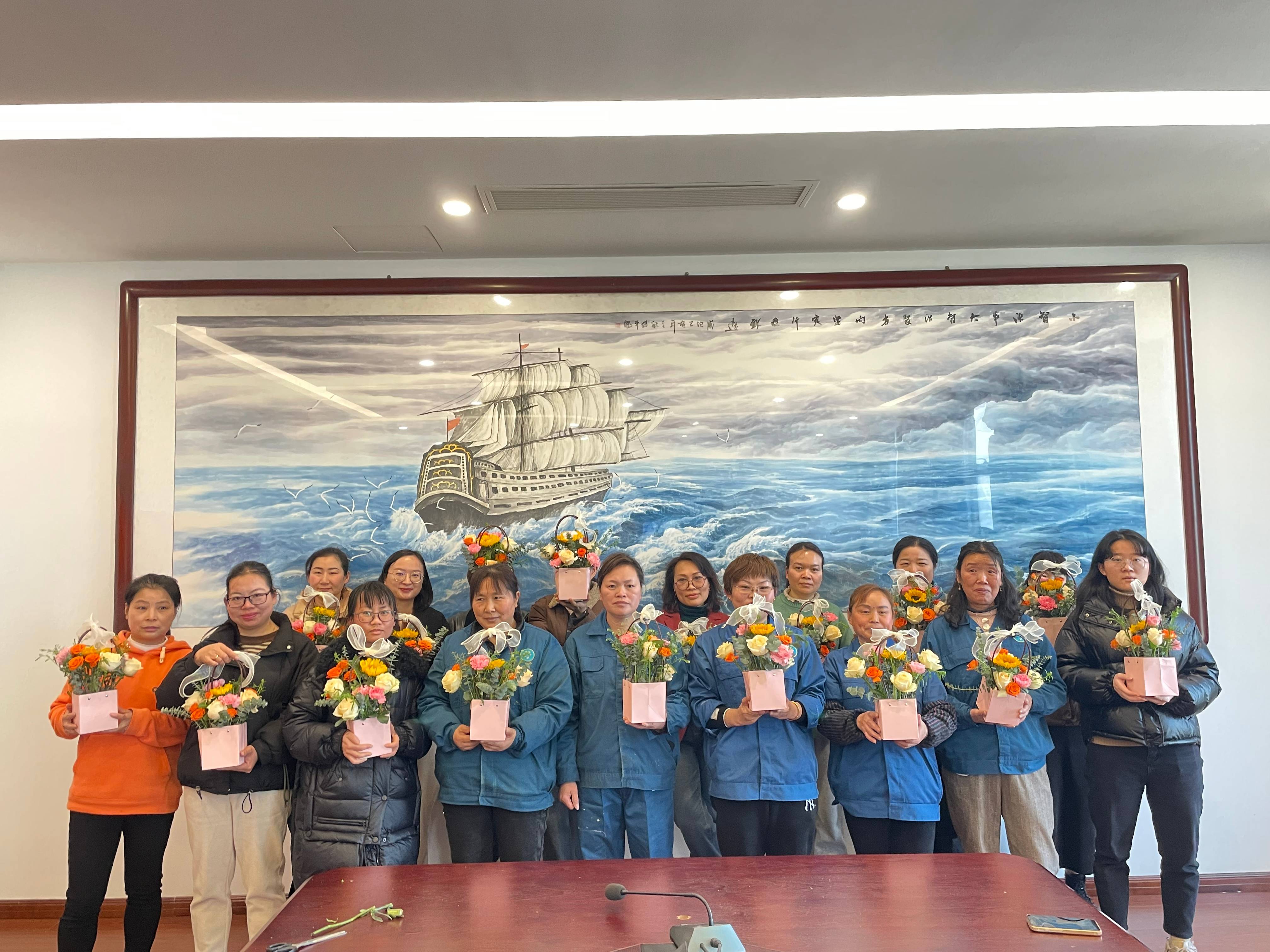 美女被吸乳羞羞白丝69xx