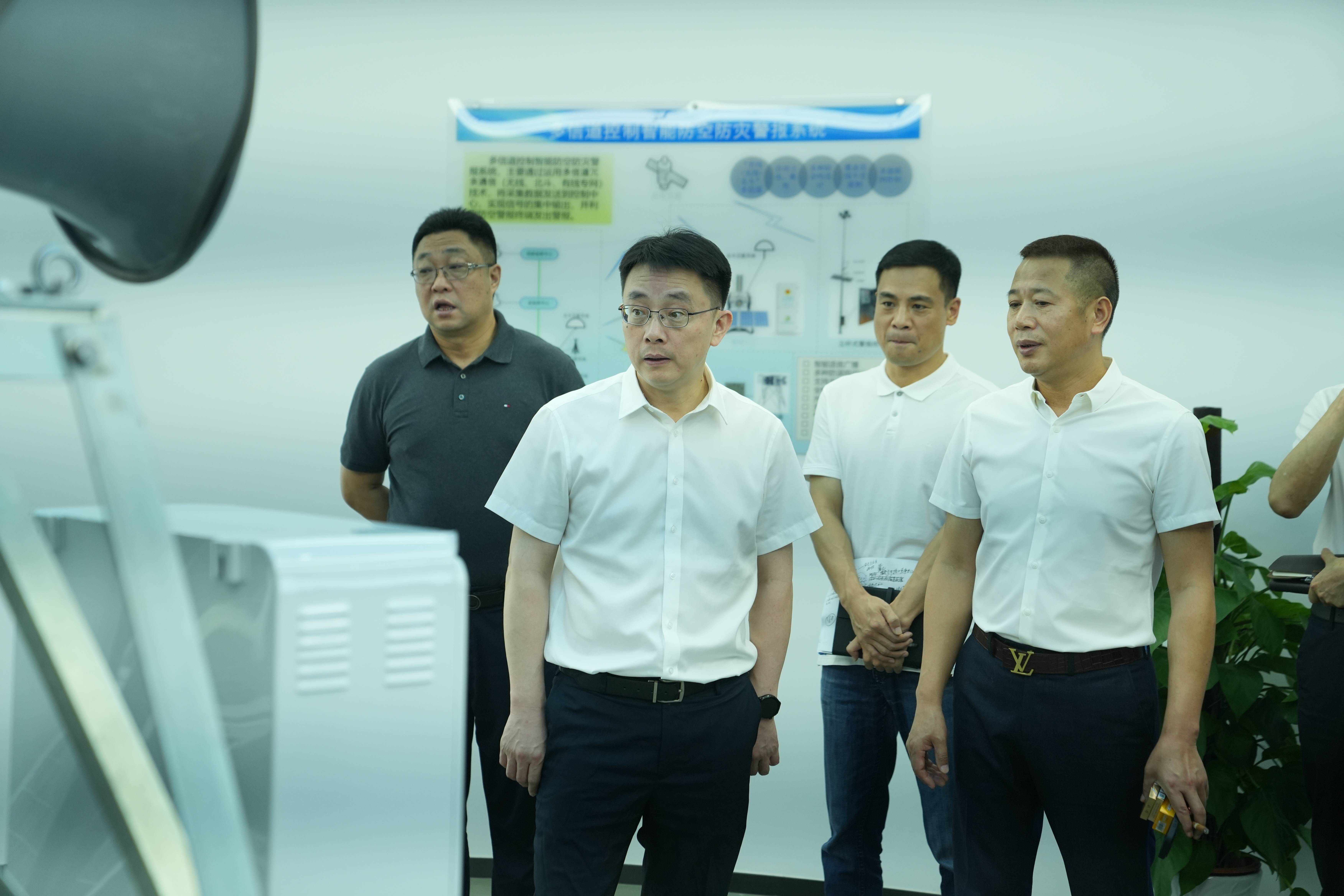 美女被吸乳羞羞白丝69xx